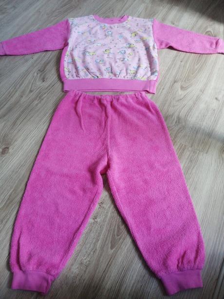 Dievčenské pyžamko, 104