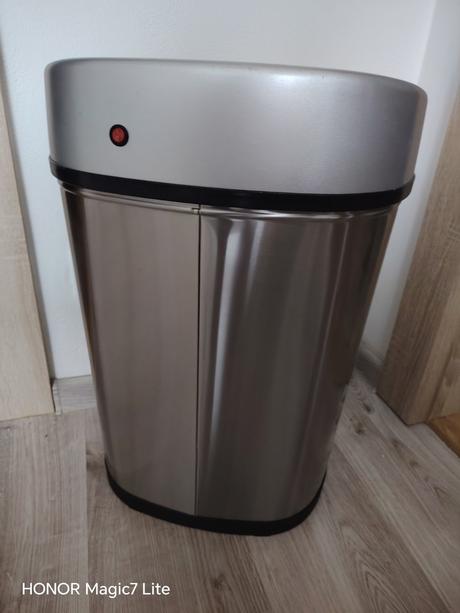 Bezdotykovy smetný kos, 