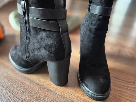 Čierne semišové kotničky na klinovom podpätku, 37