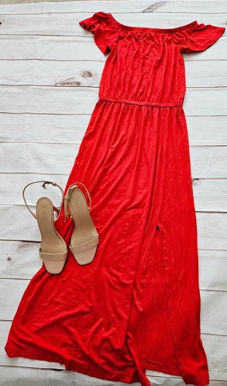 Krásne červené šaty, s