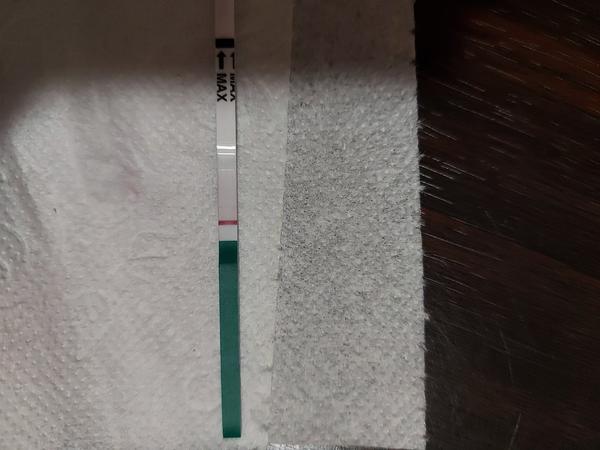 Nie je druhá čiarka na teste nejako blízko?