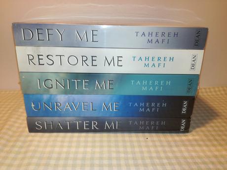 Tahereh mafi - shatter me series nsu25, 