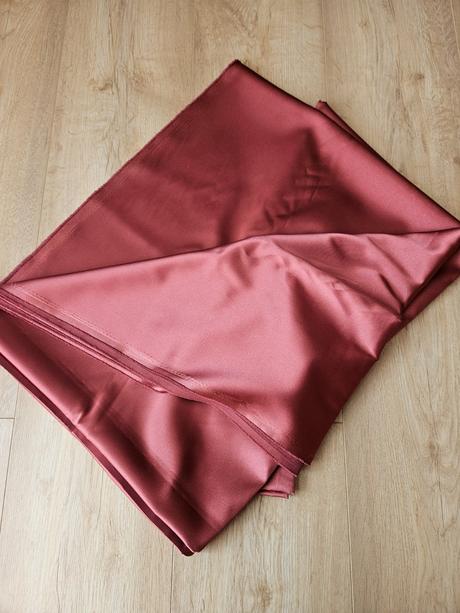 Satén látka metráž,