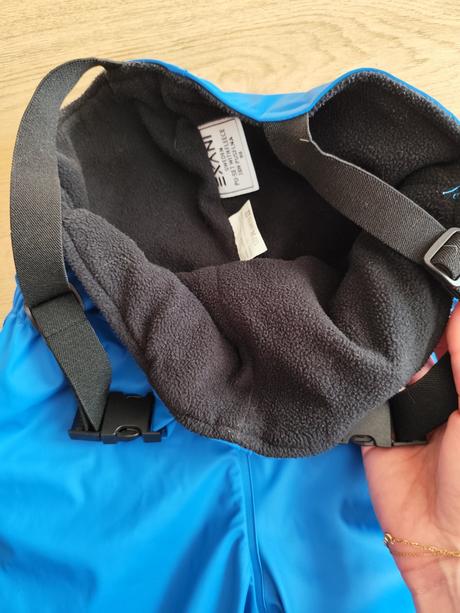 Nohavice do dažďa, 98