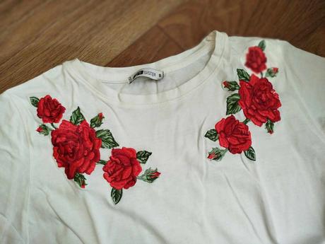 Rifle a tričko s vyšivanými kvetmi, l