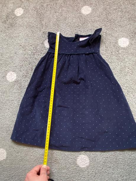 Bodkované sako a menšestrové šaty, 86