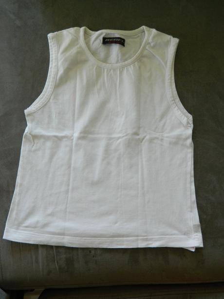 Biele tielko, rebel,152