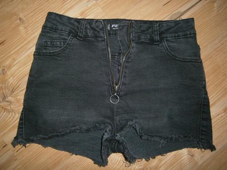 Kraťasy po 3 eur/ks, s