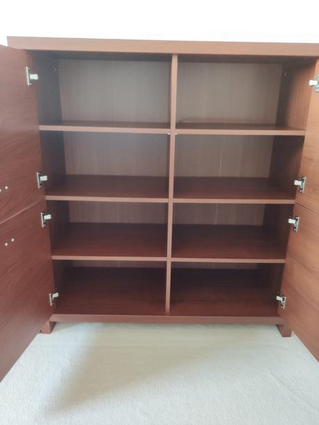 Darujem 2x komoda plus nočný stolík,