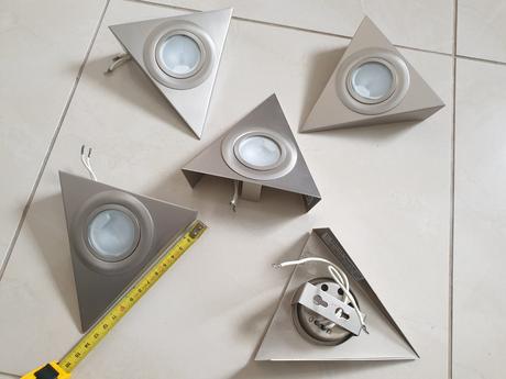 Svetlá pod skrinku, 