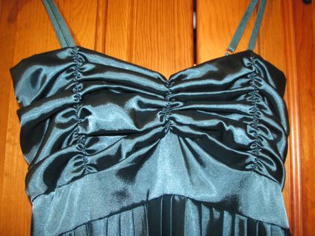 Smaragdové spoločenské šaty, s