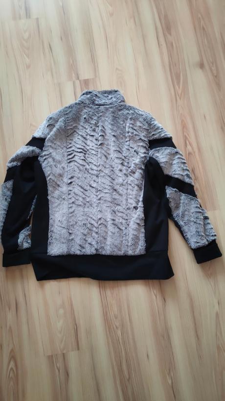 Prechodná bunda, 42