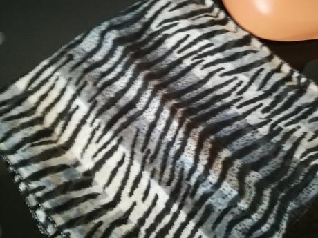 Šatka bielo-čierna, 