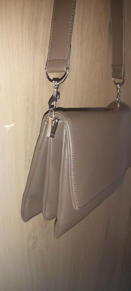 Kabelka reserved, reserved