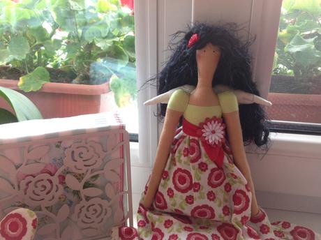 Anjelka, slimák, srdce a obrus,