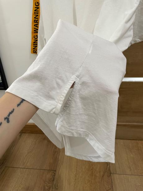 Biele tričko so zaujímavými detailami, bershka,l