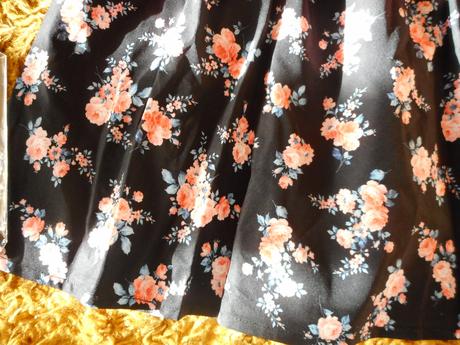 Dievčenské šaty s kvetinkami, 134