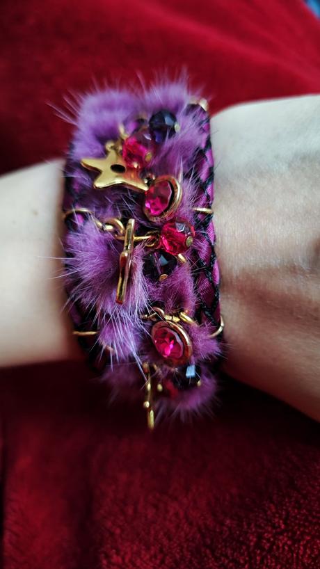 Chlpatý magnetický naramok,