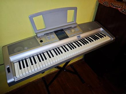 Predám yamaha dgx-305 portable grand, 76 klávesov, 