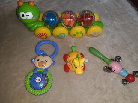 Hrkalky, vezuca sa stonozka s gulickami, 