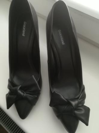 Cierne lodicky za 12 eur, graceland,38