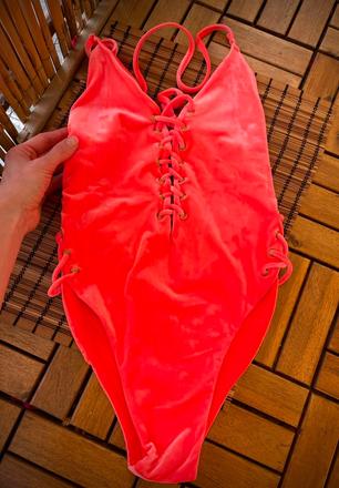 Jednodielne plavky jana pištejová, m