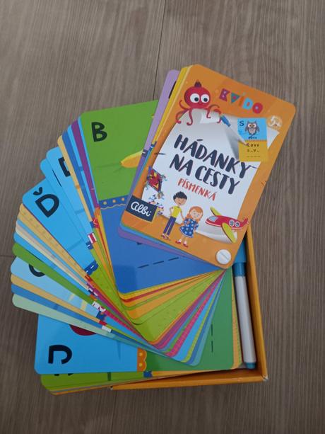 Hra s písmenkami na cesty/do auta,