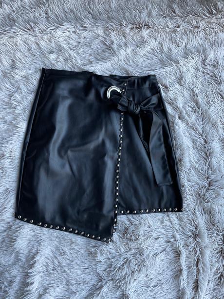 Kozenkova sukňa s cvokmi, 36