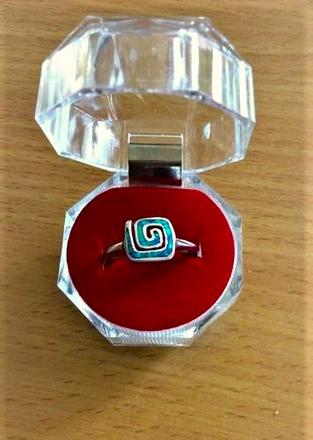 Strieborný prsteň s opálom,