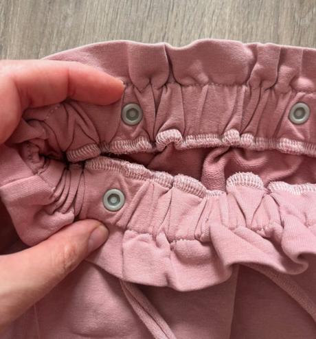 Nohavice s trakmi taturo, 92