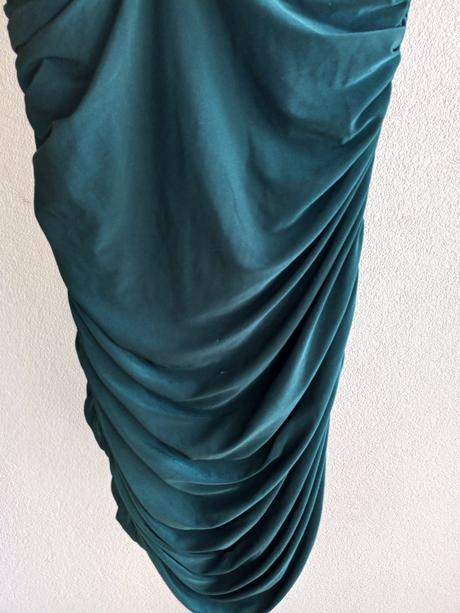 Smaragdové šaty s, s