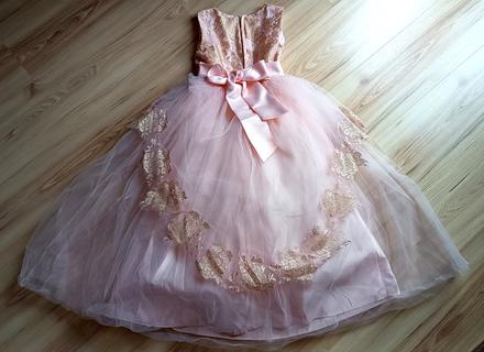 Nádherné šaty pre princeznú, 128