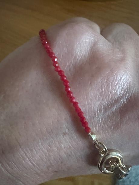 Náramok z červeného koralu, 