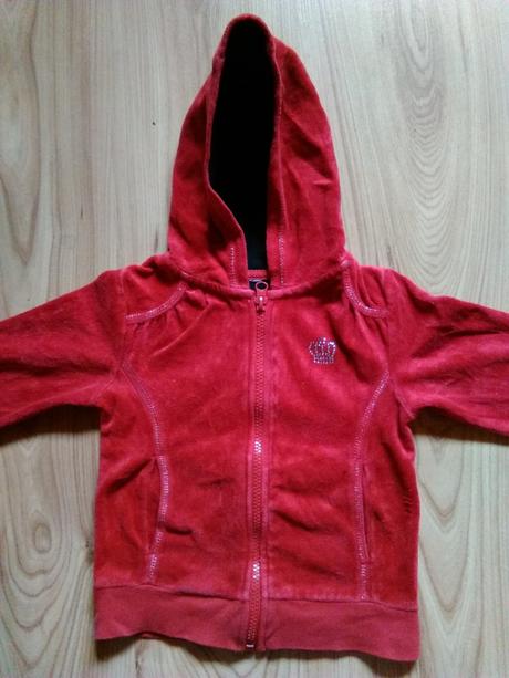 Cervena mikina, 92