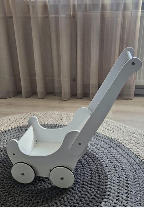 Drevený kočík pre bábiky, 