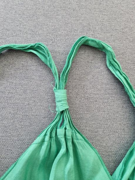 Zaujímavé letné šaty, s