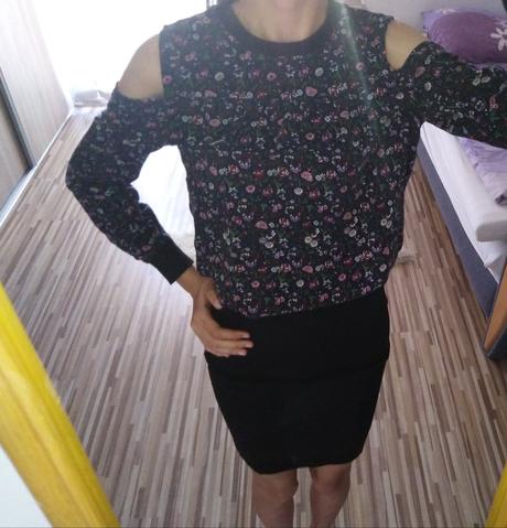 Kvetovaná blúzka cold shoulder, sinsay,m