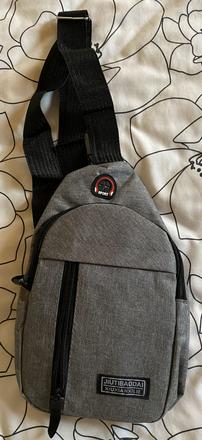 Športová taška s otvorom na kábel pre slúchadlá,