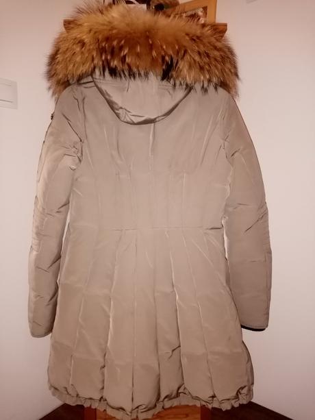 Bcbgmaxazria páperová bunda s pravou kožušinou, m