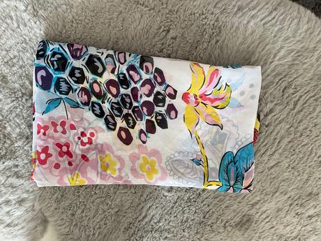 Krasne farebne pareo na plavky, satka,