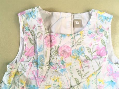 104/110 kvietkovane saty,4-5 r., tu,110