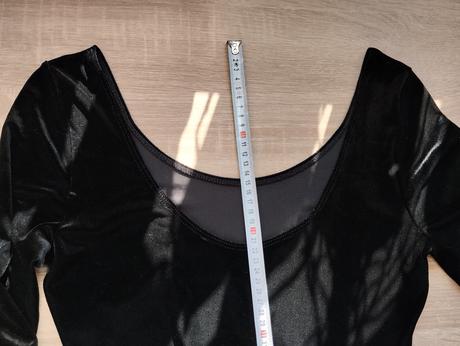 Čierne zamatové šaty, s