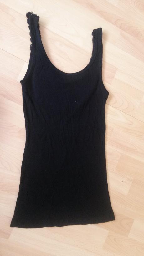 Čierne tričko s kvietkami, s