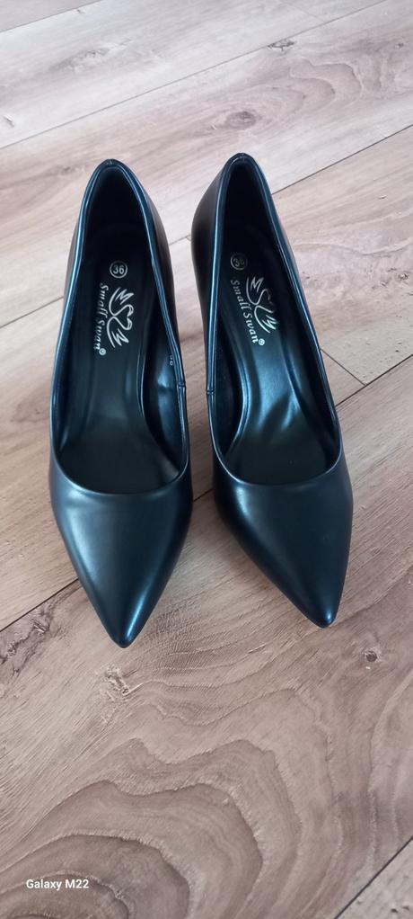 Čierne lodičky, 36