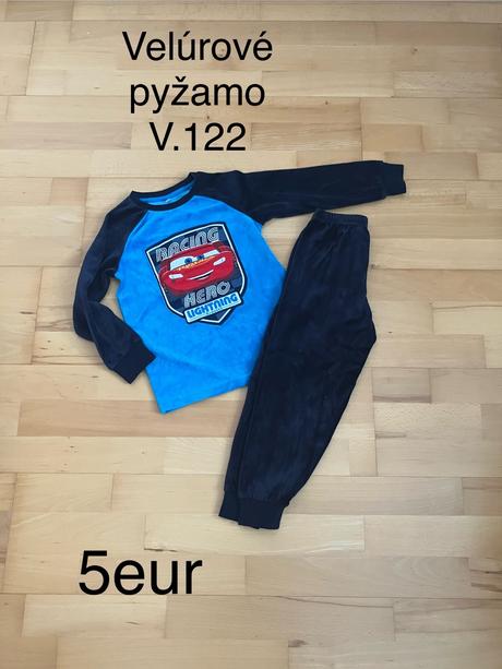 Velúrové pyžamo, 122