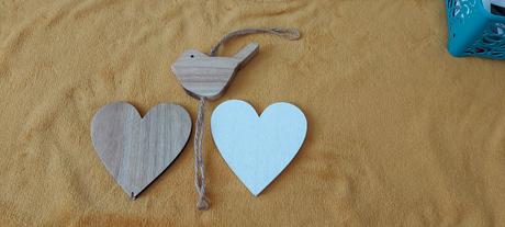 Drevené srdiečka a vtáčik, 