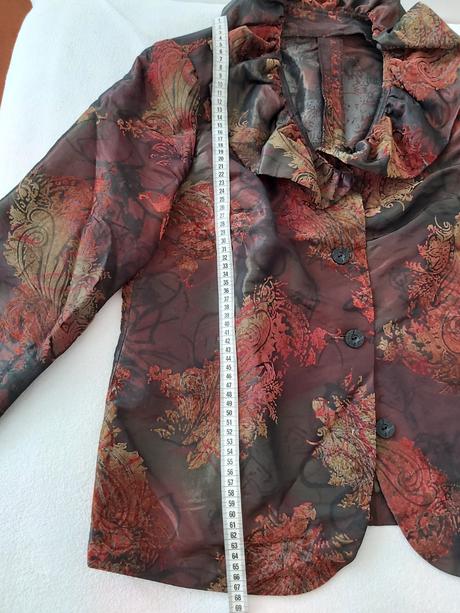 Spoločenský kostým, 42