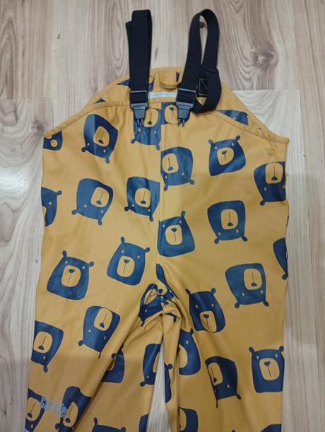 Nohavice do dažďa, 98