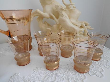 Sklo hnedasté, poháre na nožičke,poháre na limonád,