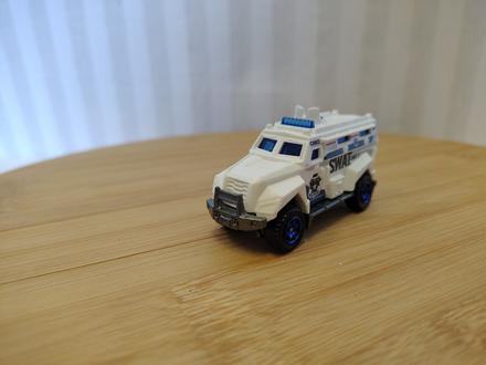 Zberateľský matchbox s.w.a.t. truck mb824, mattel,